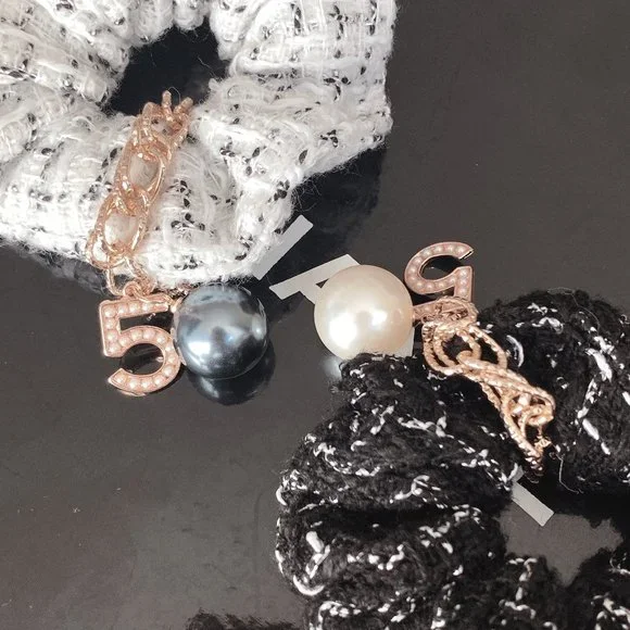 Hand Crafted | Accessories | Black Or White Chanel Hand  display picture 3